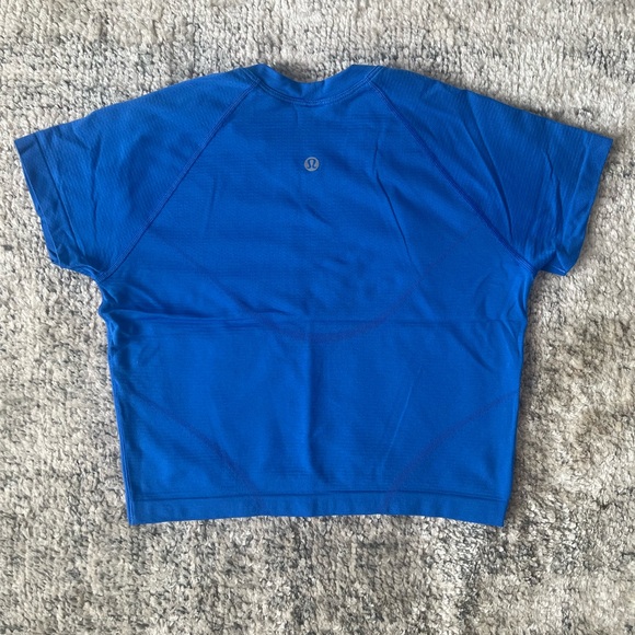 lululemon athletica Blue Crop Top Size 6 - Picture 2 of 3